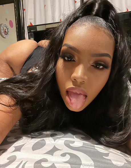 leydiitavarez NurlyFans-Brüste