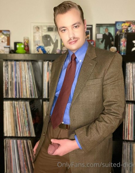 petersuitandtie OnlyFans Strip