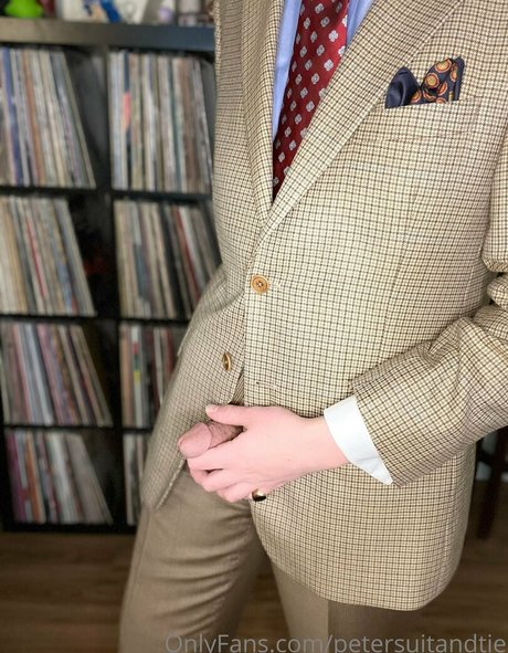 petersuitandtie OnlyFans Model Fotos