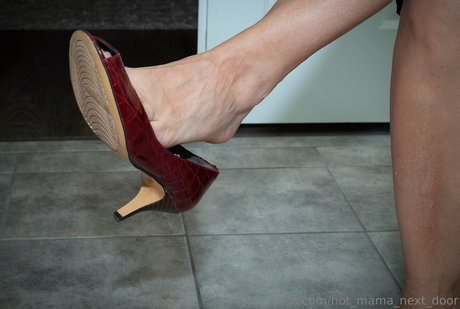 hot mama next door OnlyFans Star