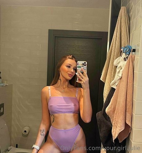 yourgirl julie Neue geleakte OnlyFans-Inhalte
