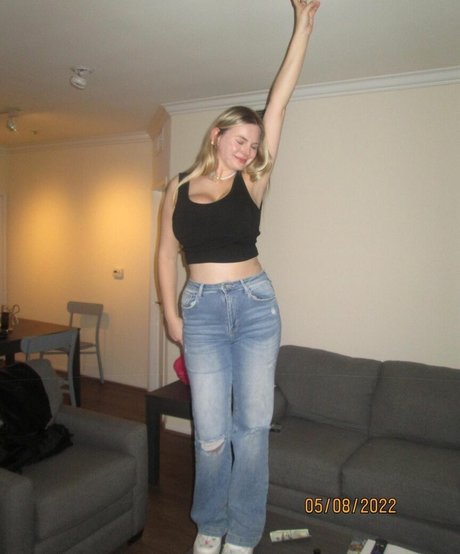 Emily V OnlyFans Inhalte