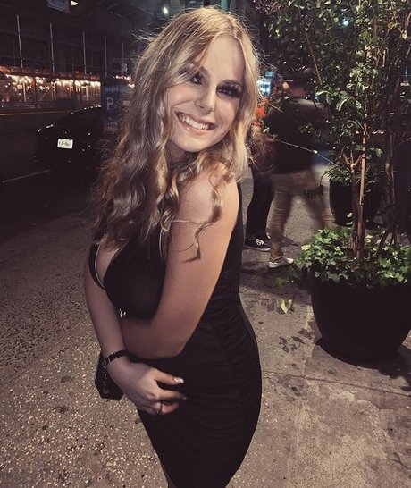 Emily V OnlyFans geleakt.