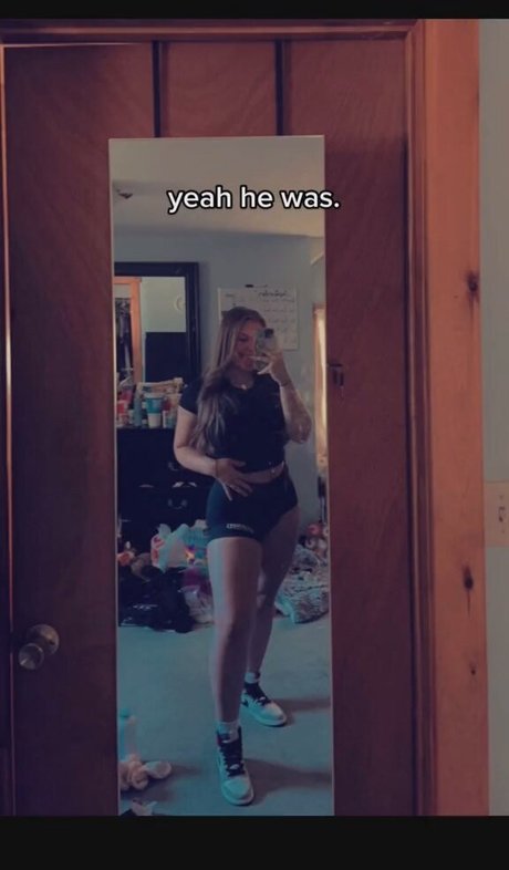 Emily V OnlyFans Fotos