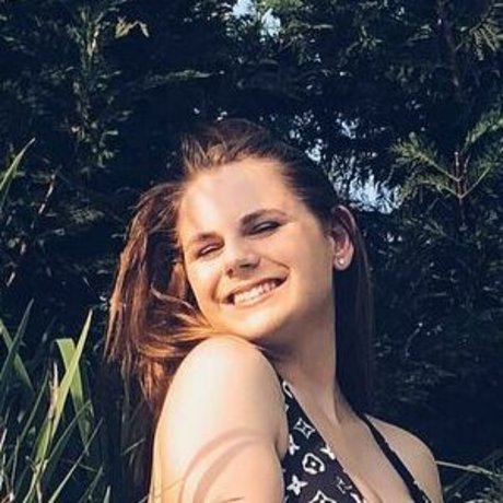 Emily V OnlyFans Brüste Bild