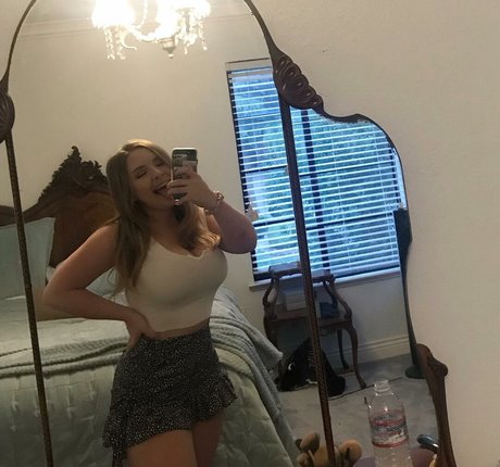 Haley E Nackt auf OnlyFans