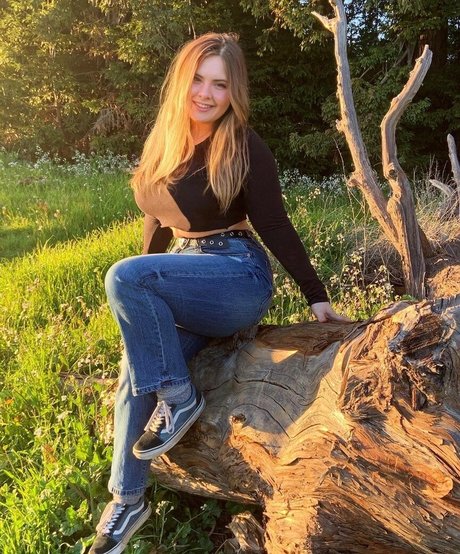 Haley E OnlyFans Strip