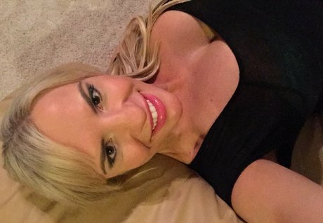 Tori Hendricz OnlyFans Strip