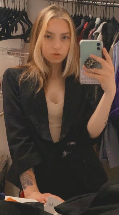 violets cabaret OnlyFans Pornografie