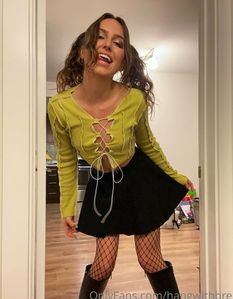 hang with bre NurlyFans-Pornos