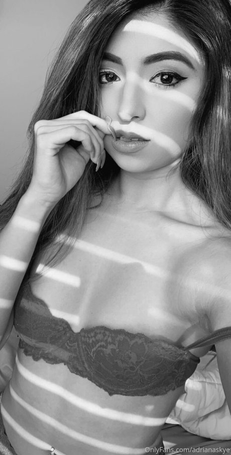 AdrianaSkye OnlyFans Arsch Leak