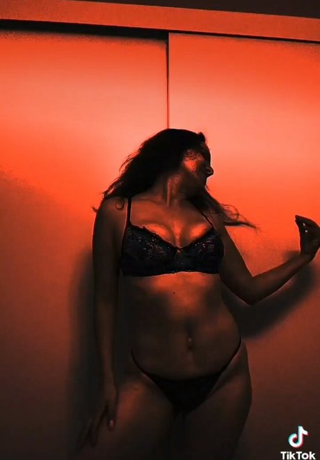 brunette beauty86 OnlyFans-Leak