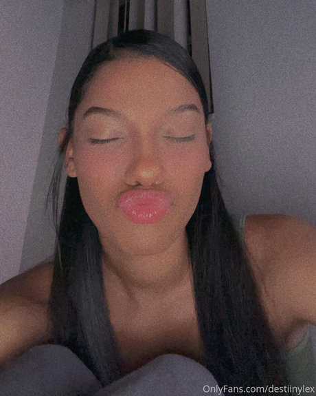 Eden West OnlyFans Nacktbilder