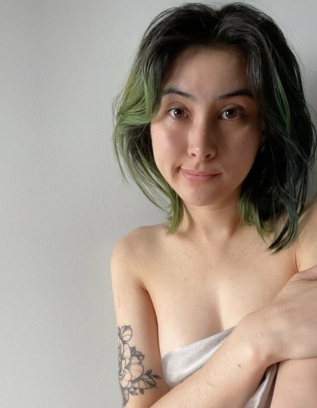 Sinastri Nacktbilder von OnlyFans