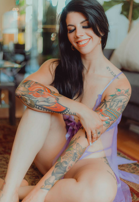 Thatsoraven95 OnlyFans Lesbisch