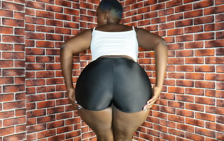 Apple Bottom 52 OnlyFans-Creator