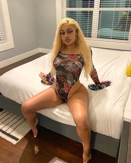 Ghana Mama OnlyFans explizite Inhalte