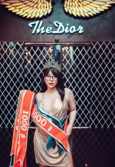 Donutty Siraporn OnlyFans Strip