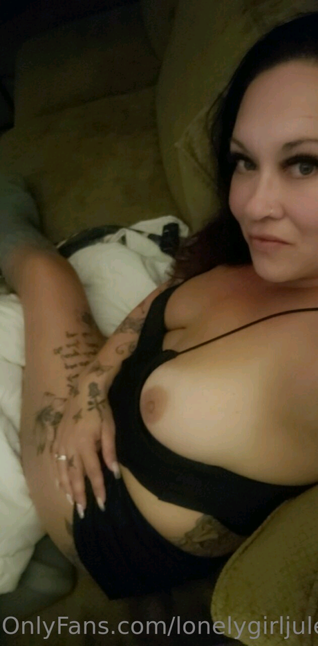 Lonelygirljules OnlyFans Bilder