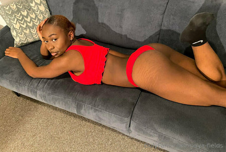 Maya fields Oben ohne OnlyFans