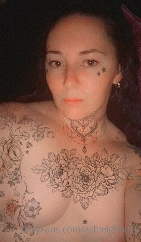 ashleighbitch OnlyFans geleakte Brüste