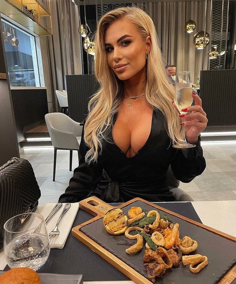 Noele Natalia Nacktpornos auf OnlyFans