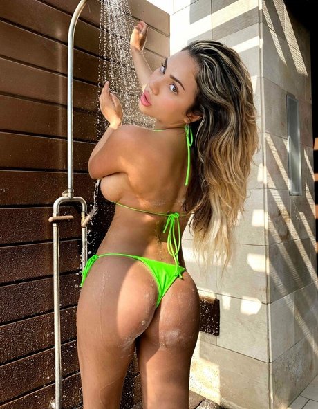 Amber Khieralla OnlyFans schlank