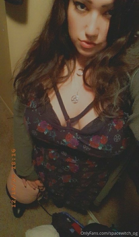 spacevvitch666 OnlyFans Beiträge