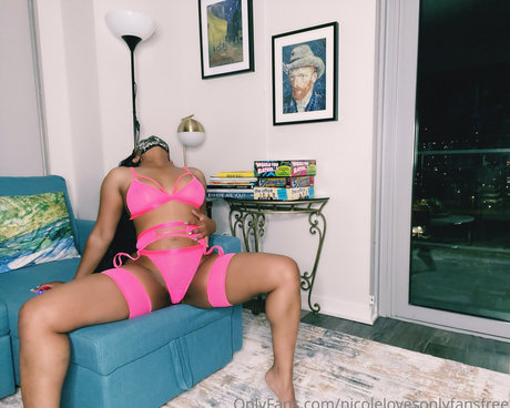 nicolelovesonlyfansfree OnlyFans Model Fotos