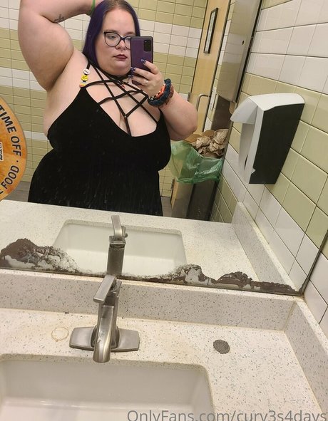 curv3s4days Leaks OnlyFans