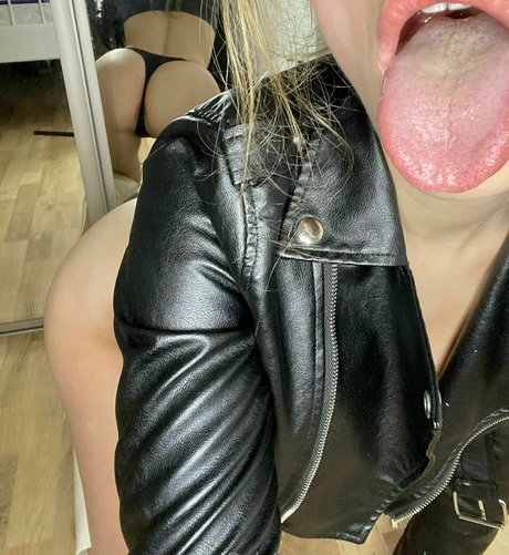 Skyaboveme Sex auf OnlyFans