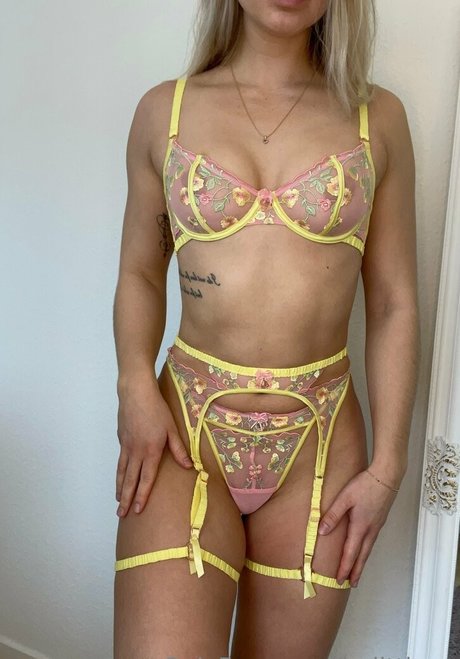 belittleee OnlyFans X