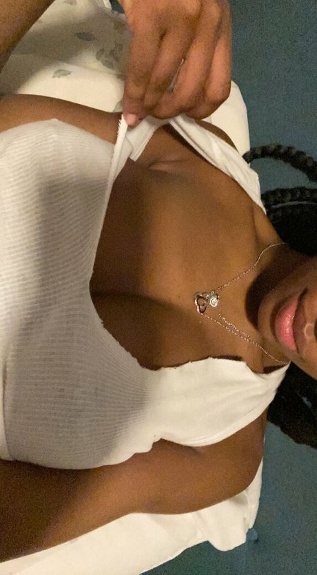 Bobby 111 OnlyFans geleakte Brüste