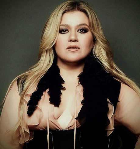 Kelly Clarkson OnlyFans Model Fotos