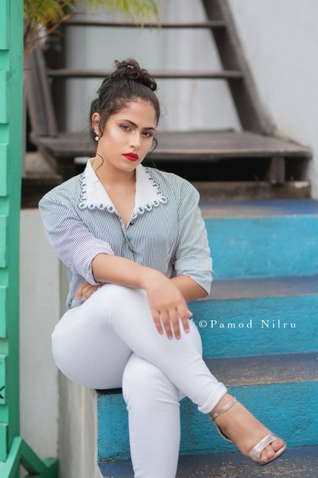 Sandani Fernando Nackt