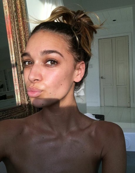 April Love Geary OnlyFans Beiträge