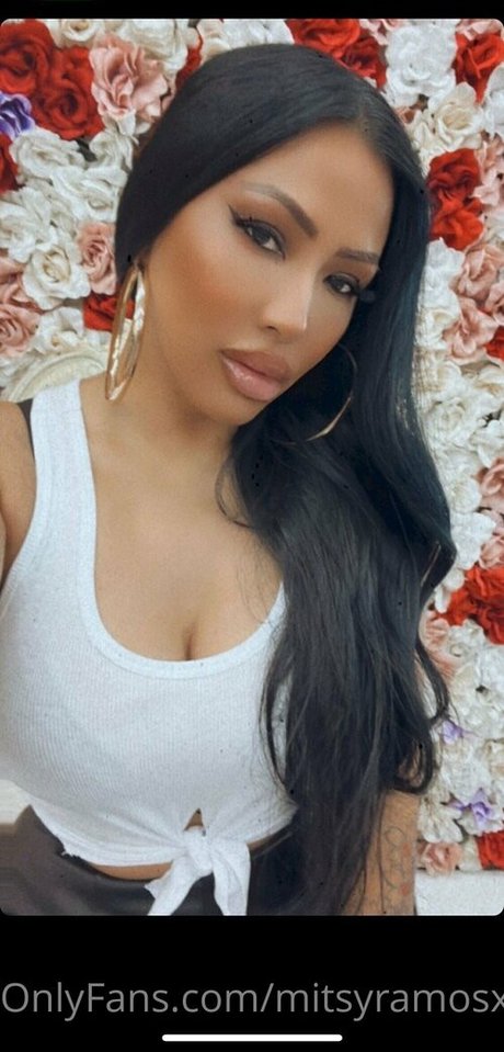 mitsyramosx OnlyFans nackte Brüste