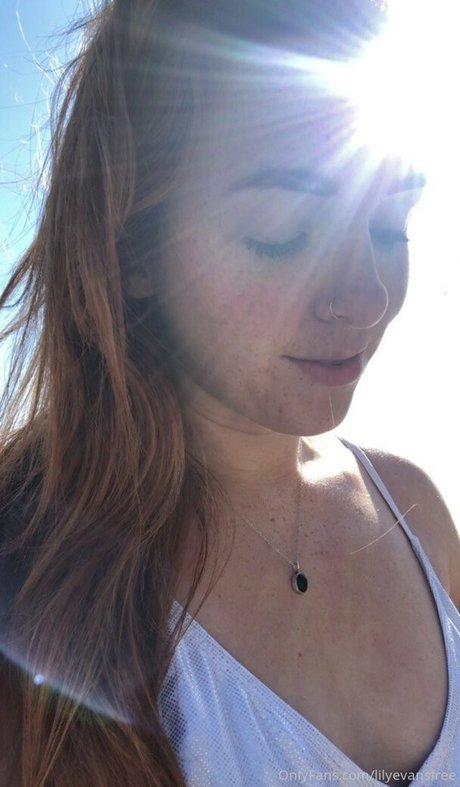 lilyevansfree OnlyFans Striptease