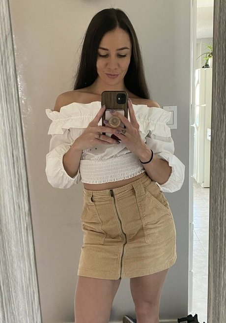 The Naughty Peach OnlyFans Fotos