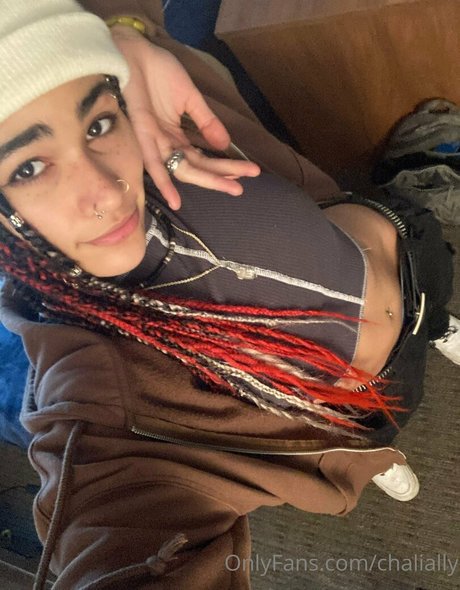 chalially Oben ohne OnlyFans