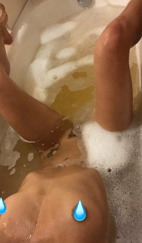 alinahenessyfree OnlyFans X