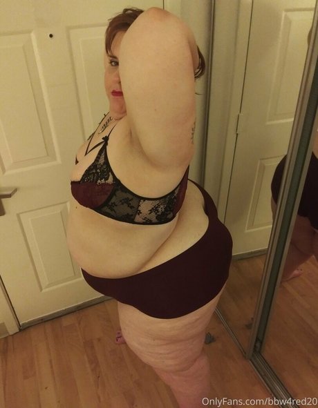 bbw4red20 OnlyFans nackte Brüste