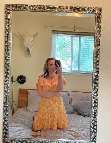 leeloo luv OnlyFans-Creator