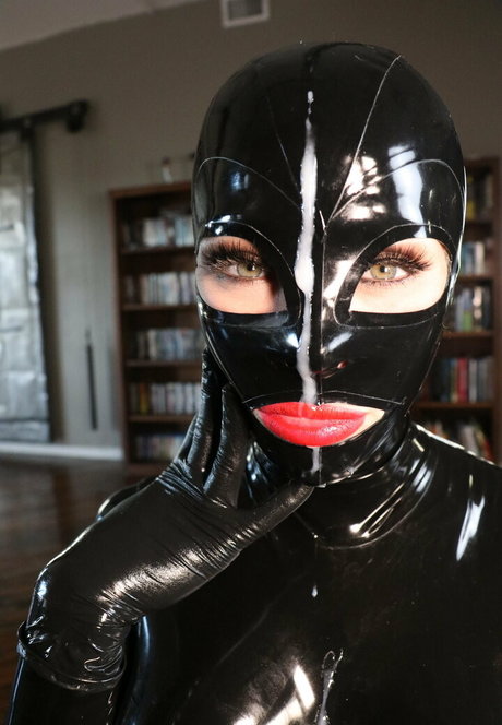 latexcamille Leak von OnlyFans Pornografie