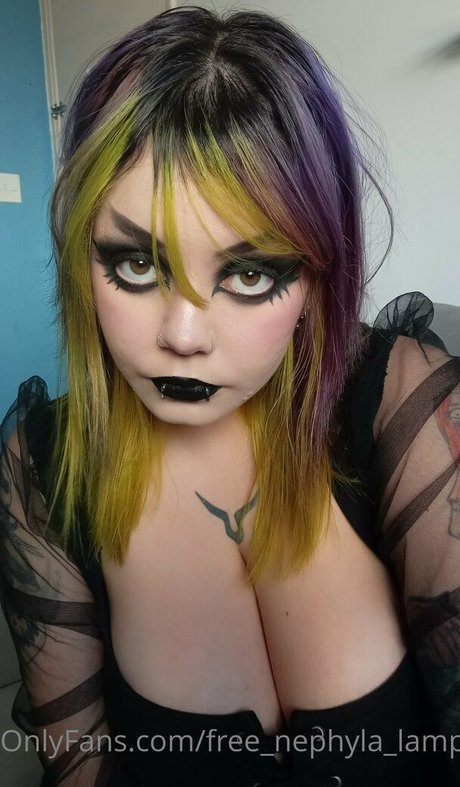 freecyber nyxie OnlyFans nackte Brüste