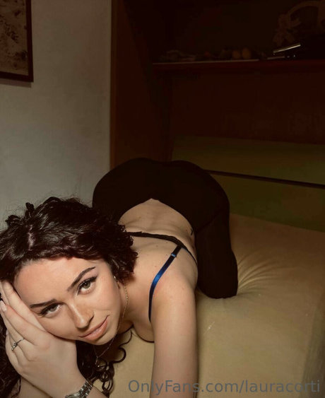Laura Corti OnlyFans Strip