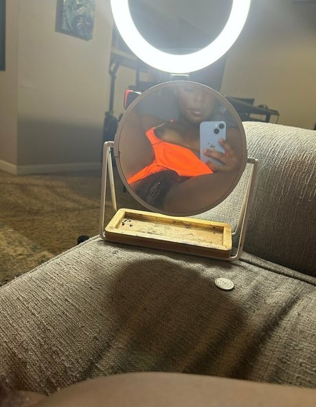 armilann OnlyFans Striptease