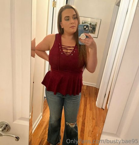 Bustybae95 Leak von OnlyFans Pornografie