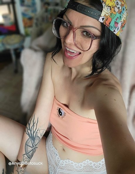 Anyalikestosuck Strip OnlyFans