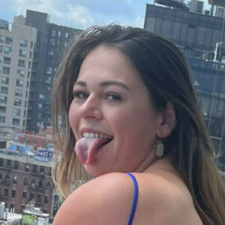 freedddbri OnlyFans Strip